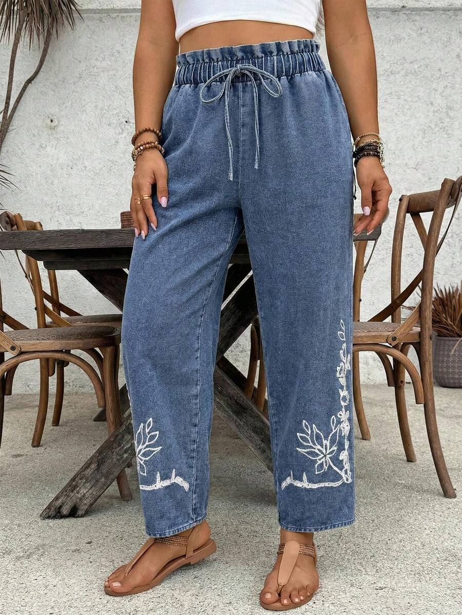 SHEIN VCAY Quần jean denim cỡ lớn in hoa dáng thường ngày - Màu xanh lam - Xem 1