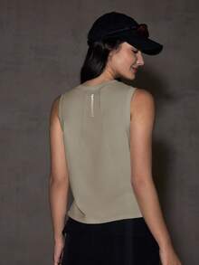 OutZeal 女士运动背心 日常健身服 柔软莫代尔混纺弹力弧形下摆 - 卡其色 - 查看 11