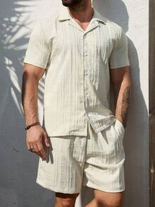 VENTUSAIL Bộ đồ nam màu trơn tay ngắn cài cúc một hàng và quần short, kiểu dáng thường ngày, thích hợp cho mùa hè, nghỉ dưỡng, đi biển. Bộ đồ hai mảnh màu trắng kem dành cho nam, phù hợp cho nam giới trung niên, mặc hàng ngày, đi chơi cuối tuần, hoạt động ngoài trời, du lịch, môi trường làm việc thoải mái hoặc các dịp bán trang trọng, quà tặng cho bạn trai/chồng, quà kỷ niệm/sinh nhật, tiệc tùng, kỳ nghỉ hè, đám cưới, từ xuân sang hè, lễ hội Mardi Gras. Bộ đồ nam tay ngắn cài cúc có họa tiết, hoàn hảo cho kỳ nghỉ hè. - Màu be - Xem 3