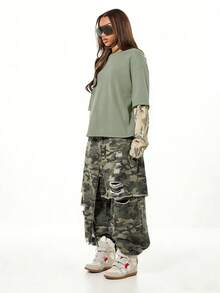 SUMWON WOMEN 女士宽松叠层迷彩袖圆领T恤，橄榄绿休闲街头风上衣 - 卡其色 - 查看 5