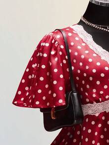 SHEIN ICON 加大码红白波点V领缎面衬衫，荷叶边袖甜美约会休闲上衣，情人节 - 紅白色 - 查看 8