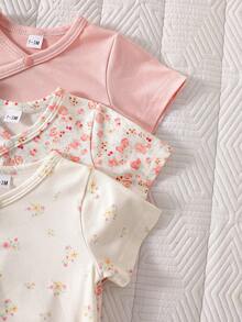 SHEIN 3pcs/Set Newborn Baby Girls Cute Pink And Black Floral Print Rompers Short Sleeve Soft Breathable Summer Clothes Family Matching Daily Wear - Brown - View 4