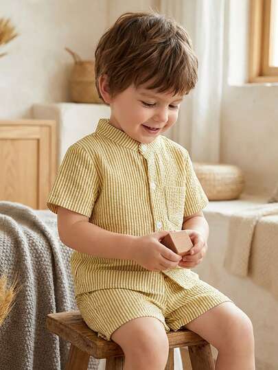 Vintaside Kids Set de 2 piezas de camisa de manga corta y pantalones de tela texturizada blanca para bebé niño, adecuado para que los bebés niños usen en todas las ocasiones de verano, la tela texturizada agrega sofisticación, todo a juego, casual y versátil