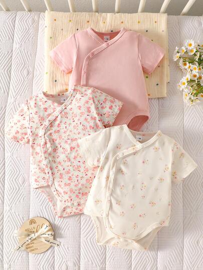 SHEIN 3件套新生儿/婴幼儿/学步男童/女童可爱休闲简约舒适柔软透气短袖连体衣，萌熊印花图案，适合春、夏、秋、冬四季日常穿着、生日派对、摄影等场合