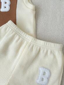SHEIN 2pcs Baby Boy/Girl Letter Print Contrast Color Knit Soft Round Neck Raglan Sleeve Pullover Top And Elastic Waist Shorts Set,Kids - Multicolor - View 5