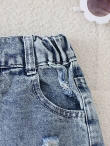 Short en jean délavé pour filles, bleu clair avec détails déchirés, broderie de nœud rose, style ajusté confortable, en coton denim, convient pour l'école, les déplacements, le port quotidien, nouvelle arrivée - Jean clair - Voir 4