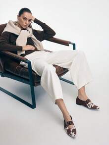 Mnmlis Zapatos planos de punta puntiaguda con correa de estampado de vaca para Navidad - Café integral - Ver 2