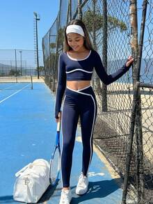 少女海军蓝针织套装，长袖露脐上衣搭配同色长裤，采用弹力舒适面料制成。适合运动和休闲场合，兼具时尚风格和活动便利性，满足各种日常需求。 - 藍色 - 查看 2