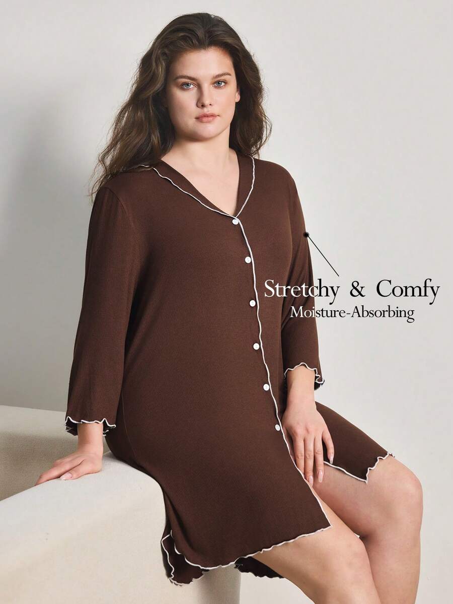 Ocili Camisola plus size canelada, confortável, com gola babado e botões em formato de concha. - Castanho Café - Ver 1
