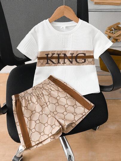 SHEIN 2件套男童小熊印花拼接短袖T恤和短裤套装，适合休闲、度假、运动、夏季穿着