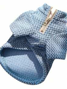 PETSIN 这款轻盈的涤纶面料宠物外套防风、保暖、透气且舒适，半拉链设计方便穿脱，合身时尚，简约帅气，适合狗狗、猫咪、斯芬克斯猫等各种猫咪，秋冬季室内外日常休闲散步玩耍皆宜，时尚保暖，是宠物衣橱的必备单品。 - 彩色 - 查看 29