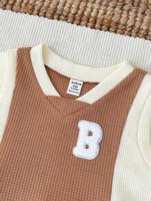 SHEIN 2pcs Baby Boy/Girl Letter Print Contrast Color Knit Soft Round Neck Raglan Sleeve Pullover Top And Elastic Waist Shorts Set,Kids - Multicolor - View 3