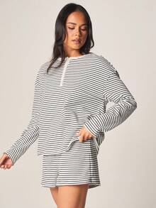 MISSGUIDED Bộ đồ ngủ mặc nhà thoải mái gồm áo dài tay kẻ sọc và quần short cùng màu, kiểu dáng rộng rãi, hai mảnh tiện nghi. - Đen và trắng - Xem 4