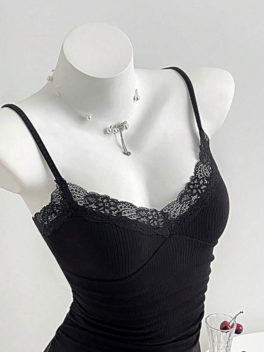 Elamini 女士黑色简约休闲V领蕾丝边修身A字连衣裙 - 黑色 - 查看 1