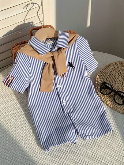 SHEIN 2pcs/Set Newborn Unisex Baby Blue & White Striped Short Sleeve Romper And Khaki Knit Shawl Outfit, Spring/Summer Baby Boy Clothes,Easter Gift Sthings For Baby Boys Vacation Outfit Sets Toddler Striped Shirt