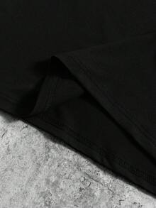 Manfinity Roghcode 男士纯色字母刺绣圆领短袖T恤和短裤休闲套装 - 黑色 - 查看 5