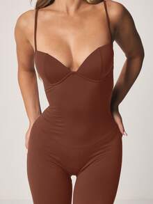 MISSGUIDED 爱心领口修身连体裤，细肩带设计，胸部有钢圈支撑，适合休闲场合。 - 駝色 - 查看 3