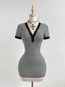 SHEIN Unity 女士黑白条纹镂空短袖修身迷你连衣裙 - 黑與白 - 查看 2