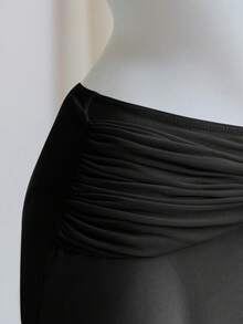 SHEIN 少女三件套泳衣，挂脖抹胸款式，防滑设计，黑色海星装饰。罗纹三角比基尼泳裤搭配可外穿的裙式罩衫。高弹亲肤，是夏季海滩度假和泳池派对的必备泳装。 - 黑色 - 查看 7