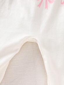 SHEIN 5件套新生儿舒适蝴蝶结印花连体衣套装，女婴服装，适合0-9个月的男婴和女婴，男女通用新生儿款，包含长袖连体衣、襁褓、帽子、围兜，全按扣设计方便穿脱，柔软棉质面料，撞色领口设计，可爱蝴蝶结印花图案，2026春夏时尚 - 粉色 - 查看 5