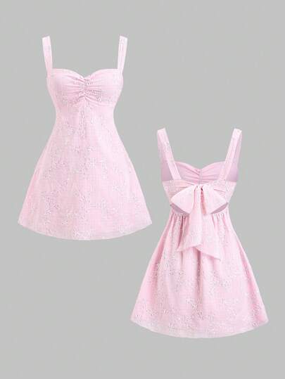 Sweetra 轻盈的欧美风性感粉色提花蝴蝶结点缀早春时尚露背蝴蝶结连衣裙，甜美俏皮，简约性感，尽显女性魅力。