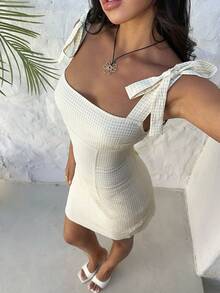 Aloruh 浅黄色格子迷你连衣裙，性感度假优雅Y2K露背紧身短裙 - 淡黃色 - 查看 2