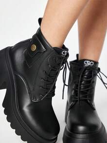 ROMWE Grunge Punk Giày bốt nữ cổ điển màu đen buộc dây, bốt cổ thấp đế dày có gót cao, kiểu dáng mới cho mùa thu, phù hợp với người nhỏ nhắn và người có thân hình đầy đặn. - màu đen - Xem 2