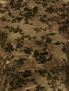 Nöista 这款长袖丝绒连衣裙采用丰富的面料，饰有柔软的花卉烧花纹理，修身剪裁，尽显优雅气质。无论是派对、休闲晚餐还是正式场合，它都能完美胜任，为女性的休闲时尚增添温暖而喜庆的魅力。 - 棕色 - 查看 6