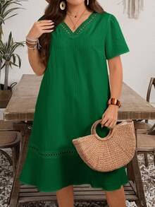 EMERY ROSE Plus Size Solid V-Neck Lace Patchwork Casual Short Sleeve Dress - Green - View 5