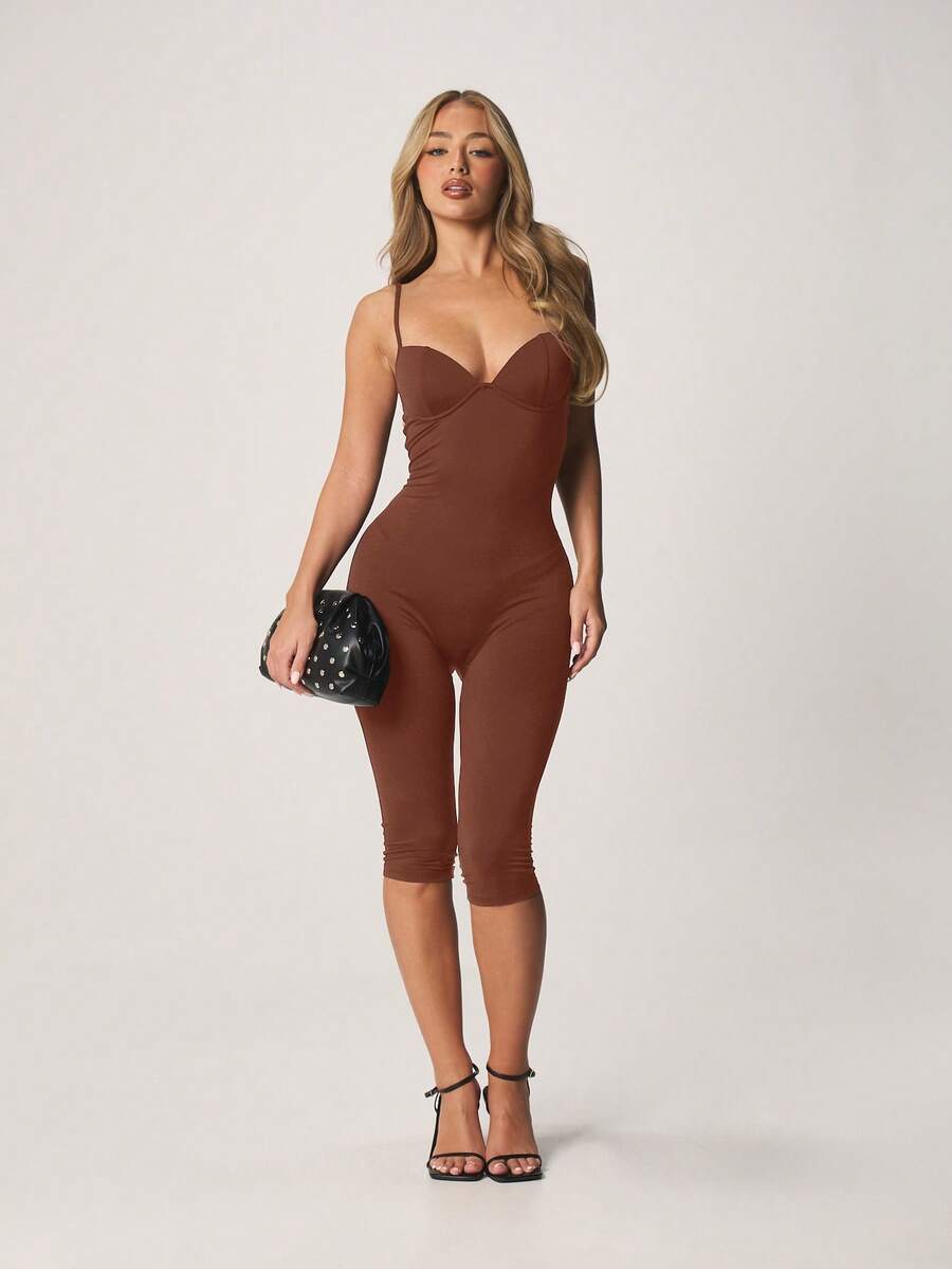 MISSGUIDED 爱心领口修身连体裤，细肩带设计，胸部有钢圈支撑，适合休闲场合。 - 駝色 - 查看 1