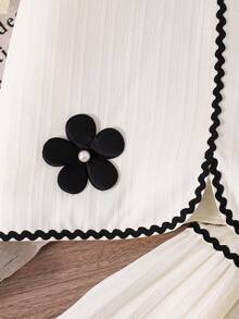 SHEIN Bộ 2 món đồ thời trang thanh lịch cho bé gái, áo tay phồng và váy hai dây màu trơn có họa tiết, thiết kế bèo nhún và hoa tương phản, thích hợp cho du lịch và đi biển mùa xuân/hè. - Màu be - Xem 5