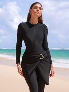 Swim Shayni Nuevo conjunto de falda y cubrecuerpo con decoración dorada de forma asimétrica - Negro - Ver 5