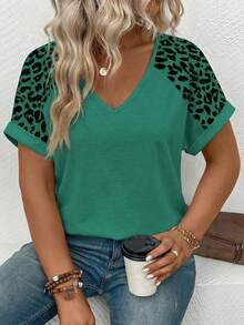 EMERY ROSE Kaos Wanita Ukuran Plus Terbaru 2025, Model Kasual Motif Leopard, Leher V, Longgar, Nyaman, Lengan Pendek. - Hijau - View 6