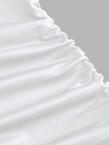 Sweetra 新款时尚酒红色涂层弹力面料露肩褶皱腰身修身迷你连衣裙，高领荷叶边细节，适合秋冬季夜店派对、鸡尾酒会、通勤及日常穿着。 - 白色 - 查看 3