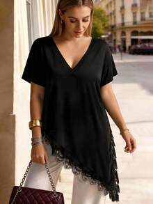 EMERY ROSE Blusa de encaje con cuello en V y manga corta, bajo asimétrico, para mujer de talla grande - Negro - Ver 3