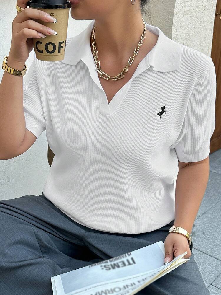 Dazy Plus Solid Color Polo Collar Half-Placket Fitted Short Sleeve Apricot Spring/Summer Knit Top With Horse Embroidery