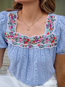 SHEIN Holidaya Áo thun nữ tay ngắn cổ vuông thêu họa tiết, kiểu dáng thời trang nghỉ dưỡng. - Màu xanh lam - Xem 6
