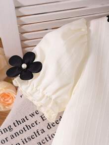 SHEIN Bộ 2 món đồ thời trang thanh lịch cho bé gái, áo tay phồng và váy hai dây màu trơn có họa tiết, thiết kế bèo nhún và hoa tương phản, thích hợp cho du lịch và đi biển mùa xuân/hè. - Màu be - Xem 4