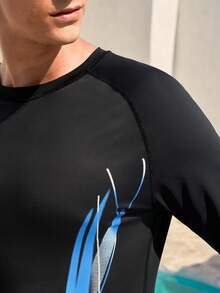 Manfinity VDAYZ Áo chống nắng dài tay cổ tròn in họa tiết tương phản màu sắc dành cho nam - màu đen - Xem 4