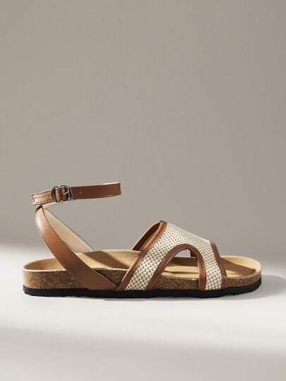 Solecia 女士春夏新款米色编织面料棕色踝扣设计轻奢时尚百搭派对透气休闲户外海滩度假风复古法式简约设计软底木纹平底凉鞋