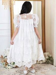 SHEIN فستان أنيق وفاخر للفتيات المراهقات بتصميم عقدة الفراشة وياقة مستديرة وأكمام منتفخة مع تنورة فضفاضة على شكل دمية، بطراز الدانتيل الفرنسي الملكي، لموسم الزفاف، فستان فتاة الزهور باللون الأبيض - أبيض - مشاهدة 2
