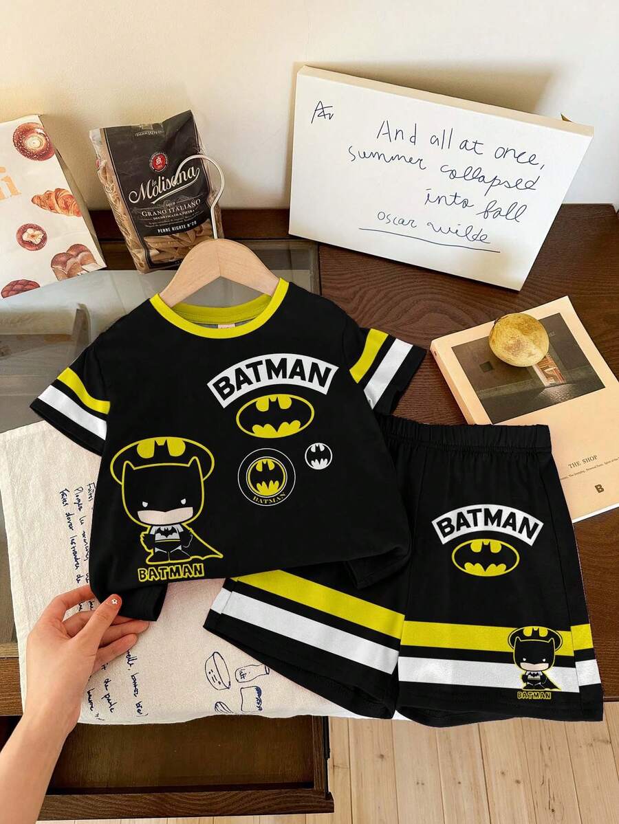 BATMAN X SHEIN 男婴休闲卡通字母图案短袖T恤和短裤经典可爱套装 - 彩色 - 查看 1