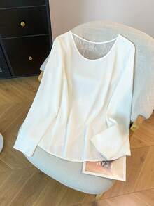 GlowEve CURVE Blouse élégante à manches longues et col rond pour femmes grandes tailles avec dos en dentelle et design torsadé, idéale pour les sorties et les rendez-vous - Blanc - Voir 2