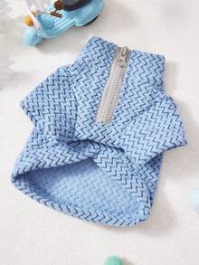 PETSIN 这款轻盈的涤纶面料宠物外套防风、保暖、透气且舒适，半拉链设计方便穿脱，合身时尚，简约帅气，适合狗狗、猫咪、斯芬克斯猫等各种猫咪，秋冬季室内外日常休闲散步玩耍皆宜，时尚保暖，是宠物衣橱的必备单品。 - 彩色 - 查看 10