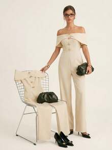Ritzy Row Combinaison sans manches minimaliste et à la mode pour femme, col ouvert sur le devant, taille cintrée et épaules dénudées - Nude - Voir 1
