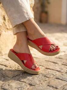 Sandalia de plataforma baja con tiras cruzadas, disponible en beige y rojo - Rojo - Ver 5