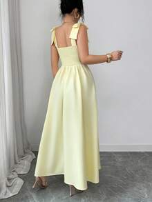 Elenzga 女士纯色肩部双蝴蝶结装饰U领收腰多缝线喇叭下摆露背可调节无袖长连衣裙，优雅法式复古浪漫简约风格，适合办公室、通勤、商务、休闲、海滩、日常、情人节、婚礼、春夏等场合。 - 鵝黃色 - 查看 2