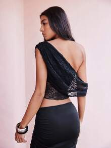 Opulessa 女士优雅性感纯色蕾丝吊带露脐上衣，适合夏季约会、夜间外出、度假、性感优雅派对、毕业典礼、舞会、春夏季节、情人节、狂欢节等场合，也可作为派对、海滩、婚礼宾客等优雅上衣穿着，是夏季度假和休闲活动的理想之选。 - 黑色 - 查看 3