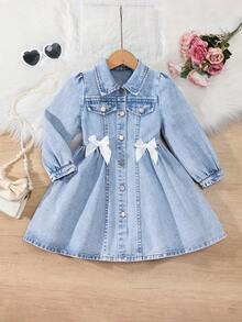 Elladie kids 1 Piece Of Toddler Girls' 2026 Spring/Autumn New Arrival Sweet Bow Denim Dress Soft Cotton-Blend Denim Fabric Light Blue Washed Finish Turn-Down Collar Long Sleeve Design Single-Breasted Front Closure 3D Bow Embellishments On Skirt A-Line Hem Kindergarten Daily Outfit Family Gathering Photo Park Spring Outing Holiday Party Kids' Fashion Sweet Style - Light Wash - View 3