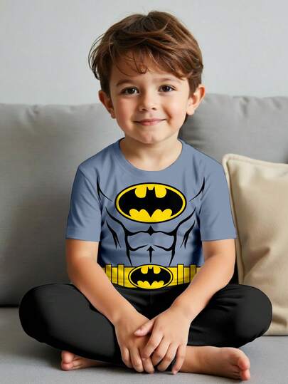 BATMAN X SHEIN 2件套男童休闲蝙蝠印花短袖上衣和修身睡裤套装，适合春夏穿着